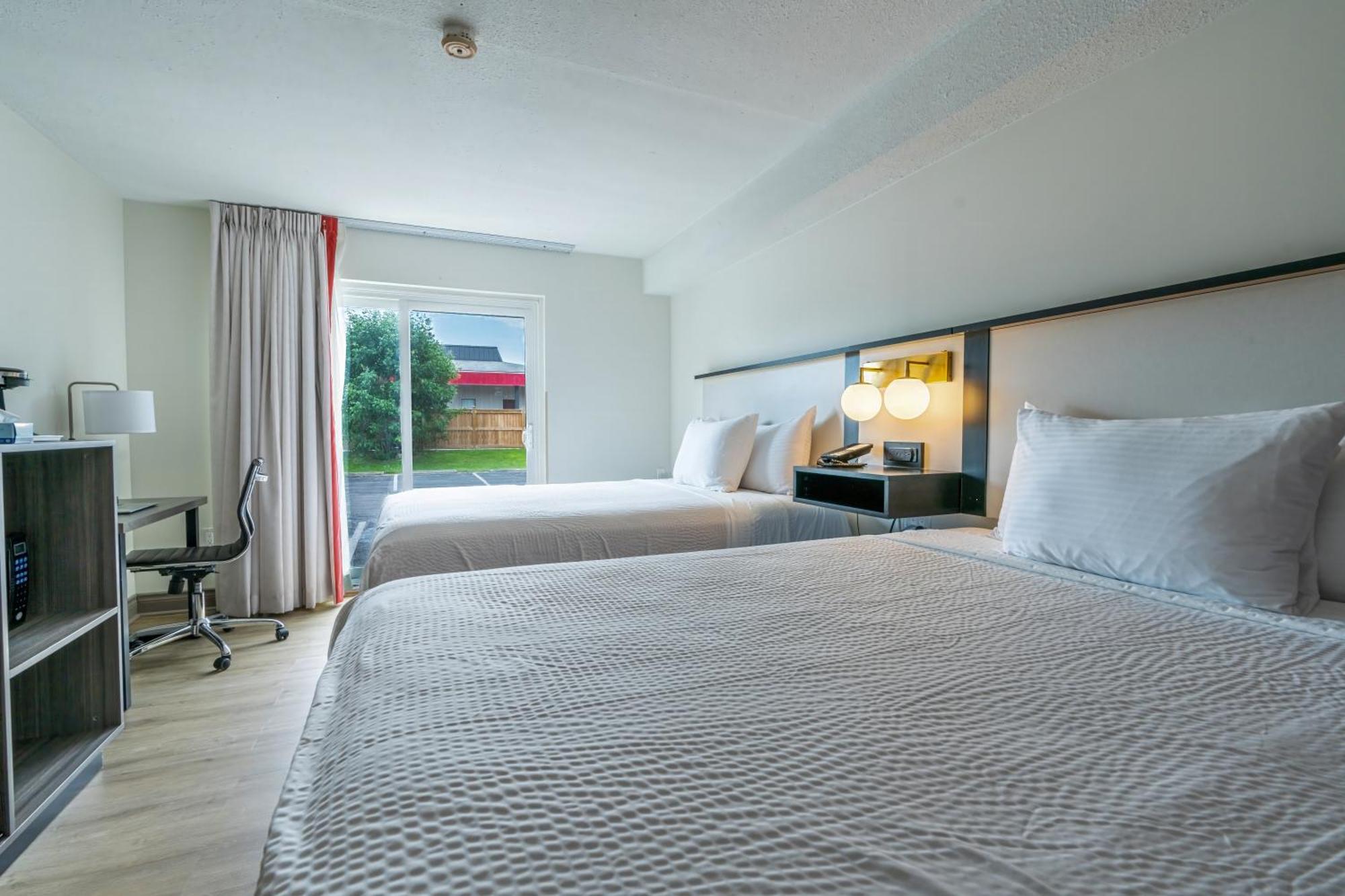 Ramada By Wyndham Kingston Motel ภายนอก รูปภาพ