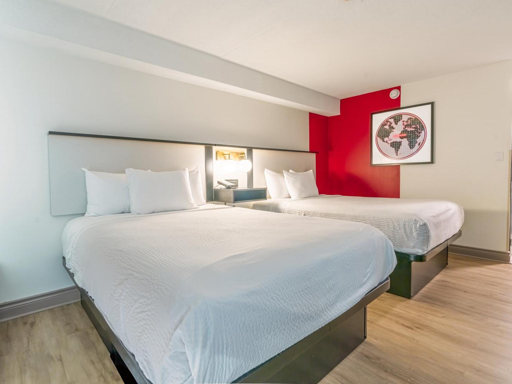 Ramada By Wyndham Kingston Motel ภายนอก รูปภาพ