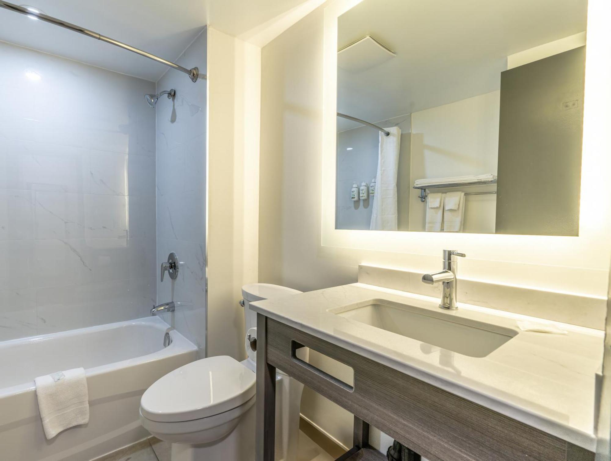 Ramada By Wyndham Kingston Motel ภายนอก รูปภาพ
