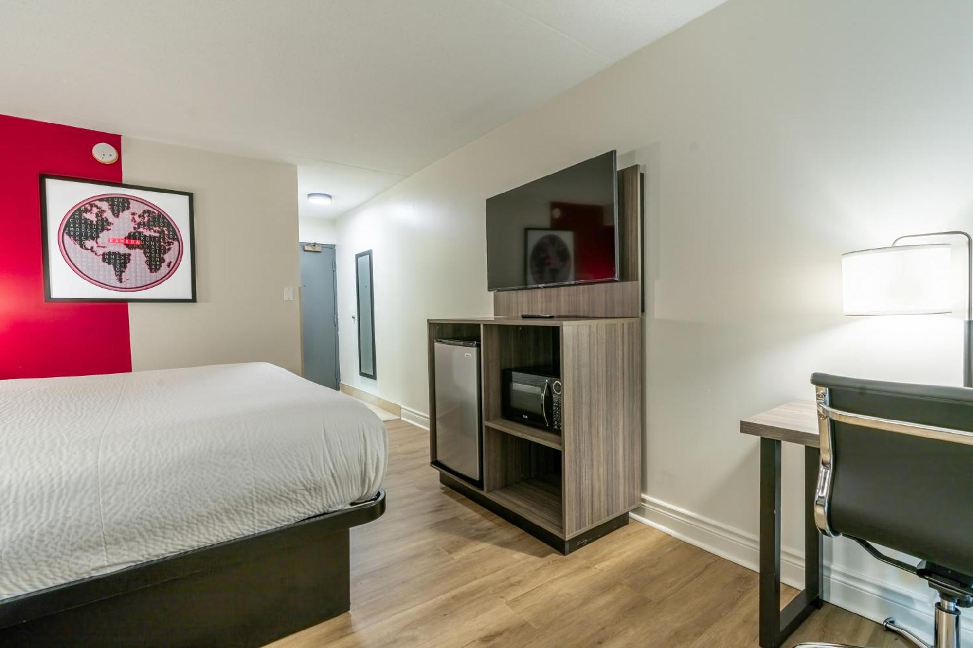 Ramada By Wyndham Kingston Motel ภายนอก รูปภาพ