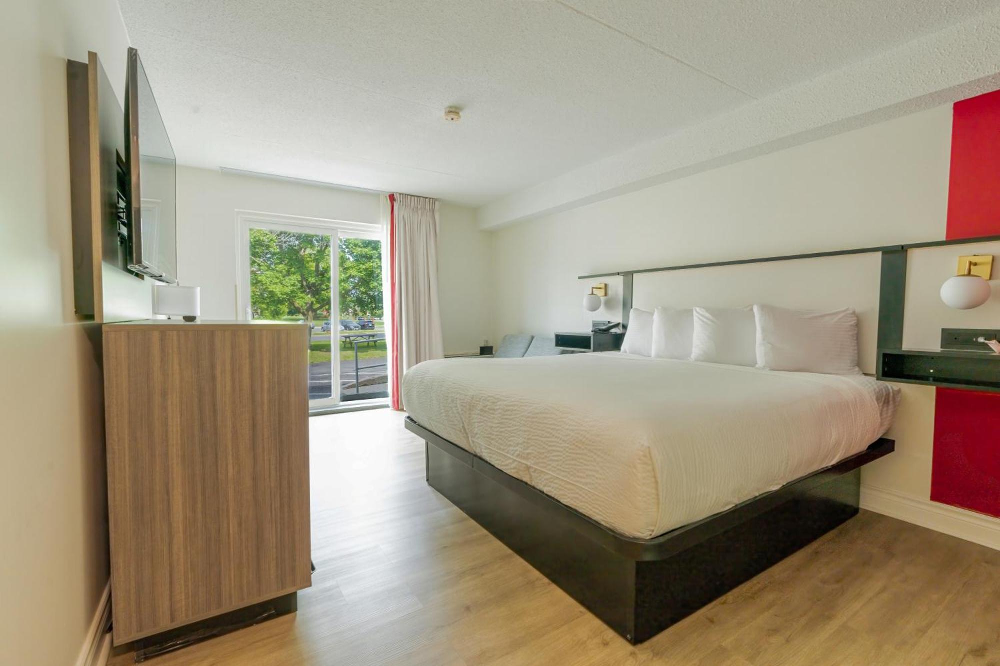 Ramada By Wyndham Kingston Motel ภายนอก รูปภาพ