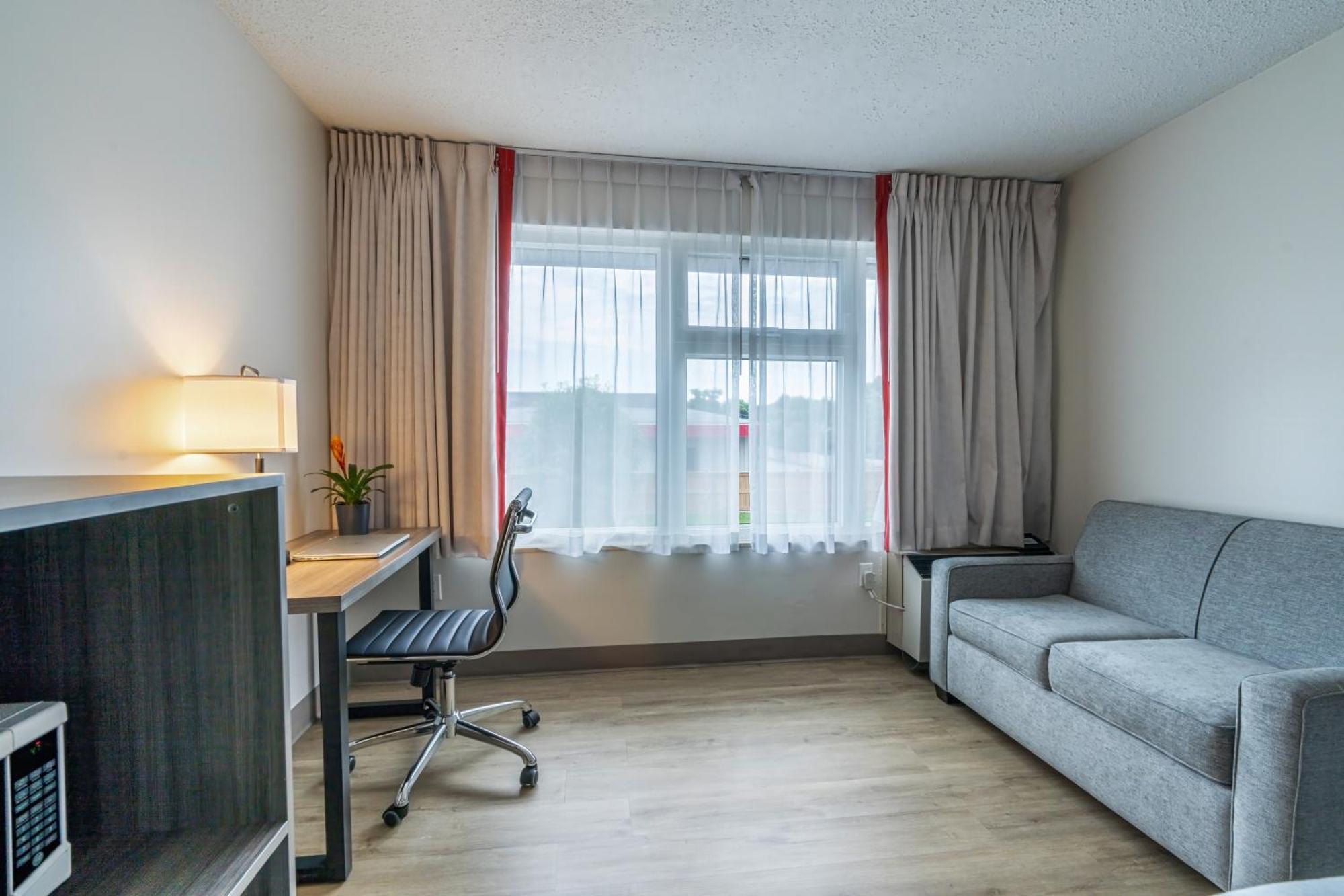 Ramada By Wyndham Kingston Motel ภายนอก รูปภาพ