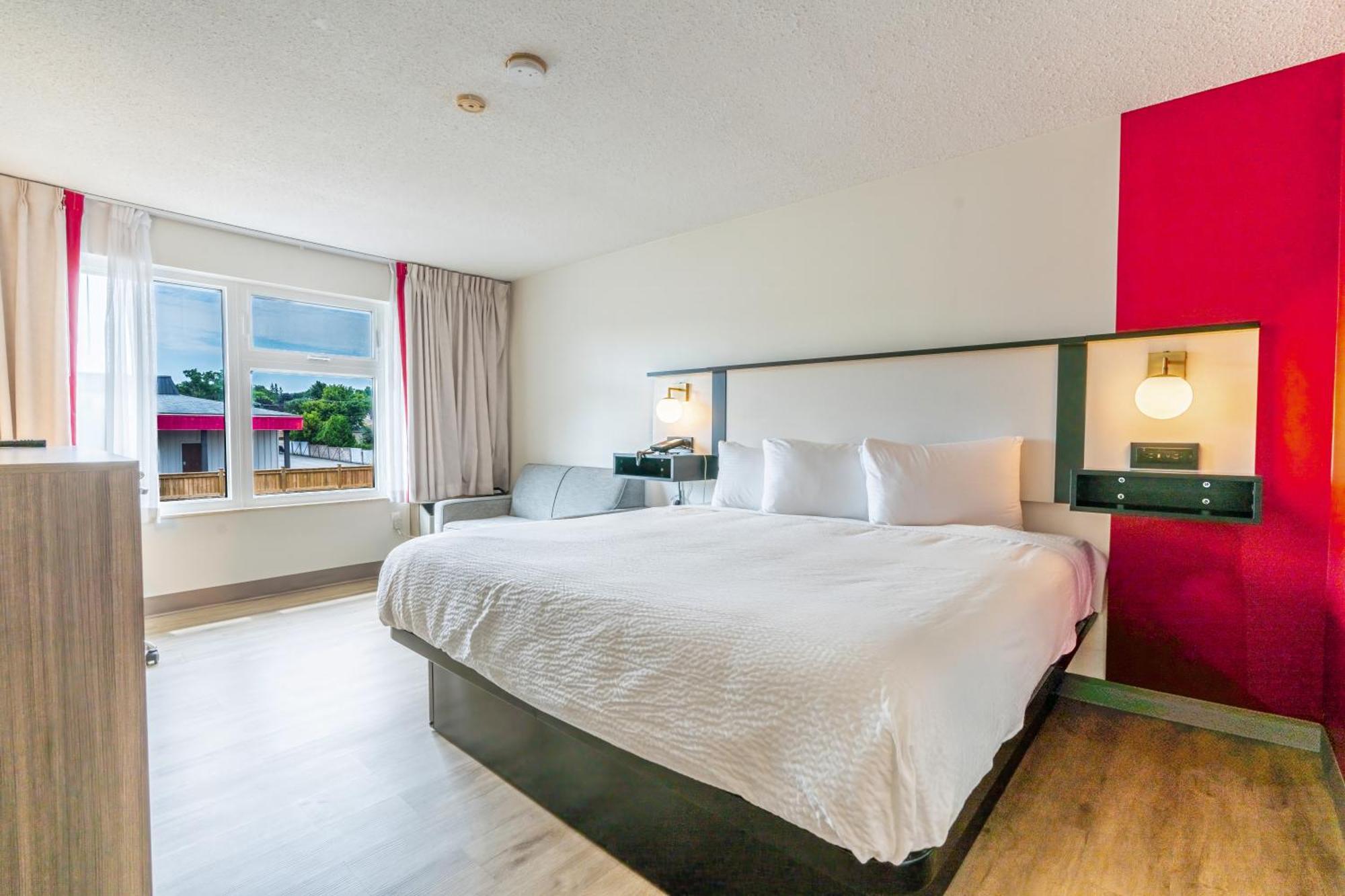 Ramada By Wyndham Kingston Motel ภายนอก รูปภาพ