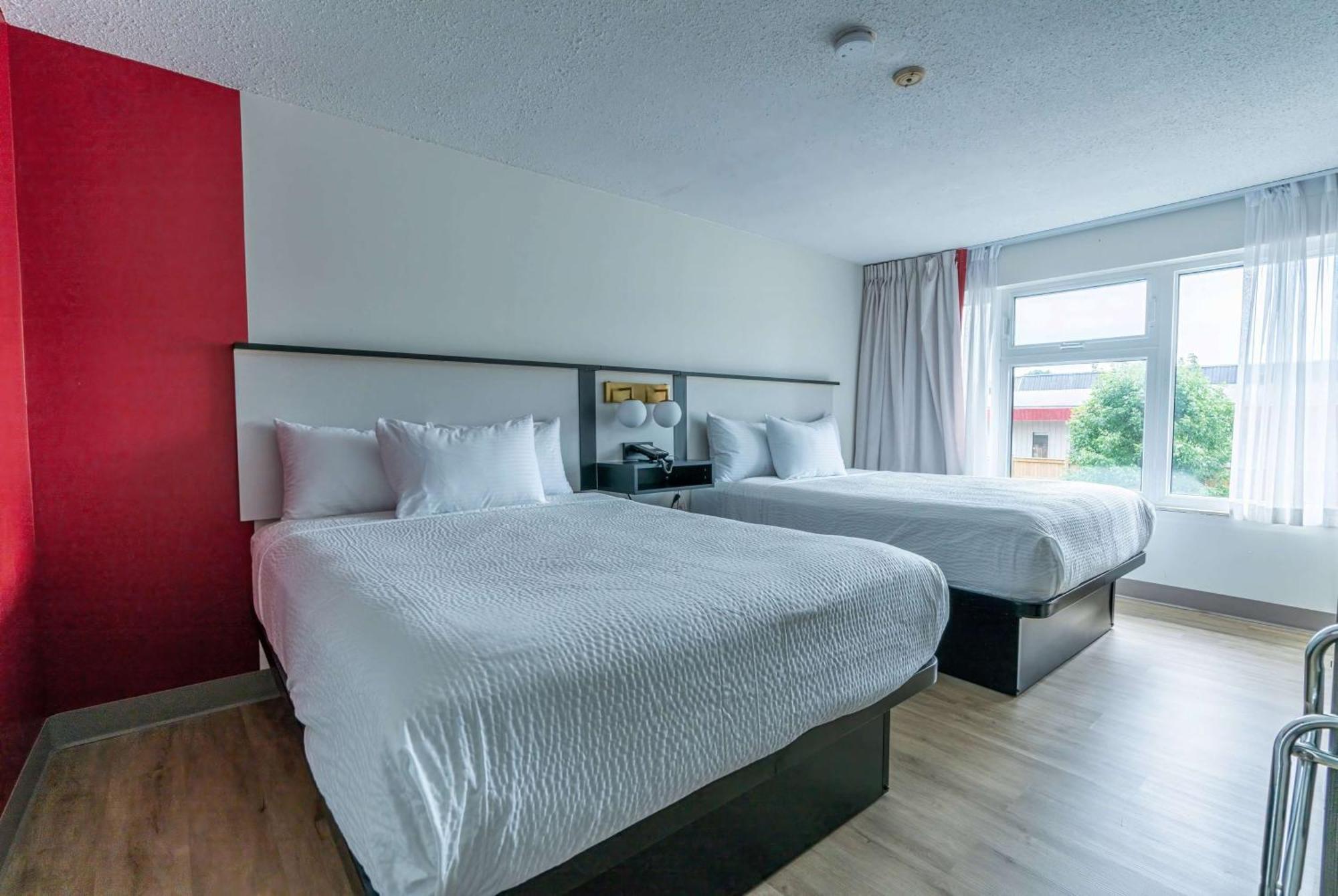 Ramada By Wyndham Kingston Motel ภายนอก รูปภาพ