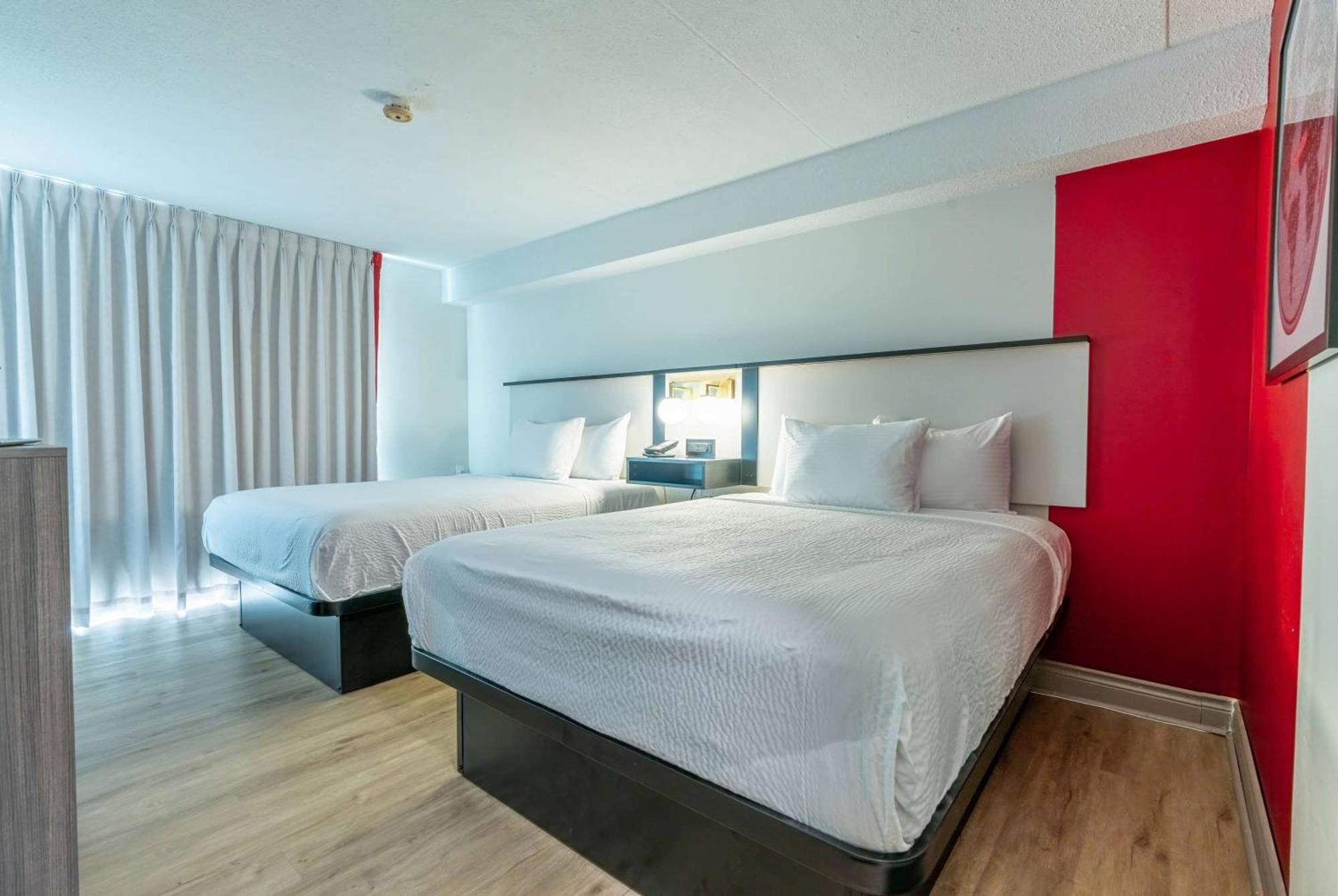 Ramada By Wyndham Kingston Motel ภายนอก รูปภาพ