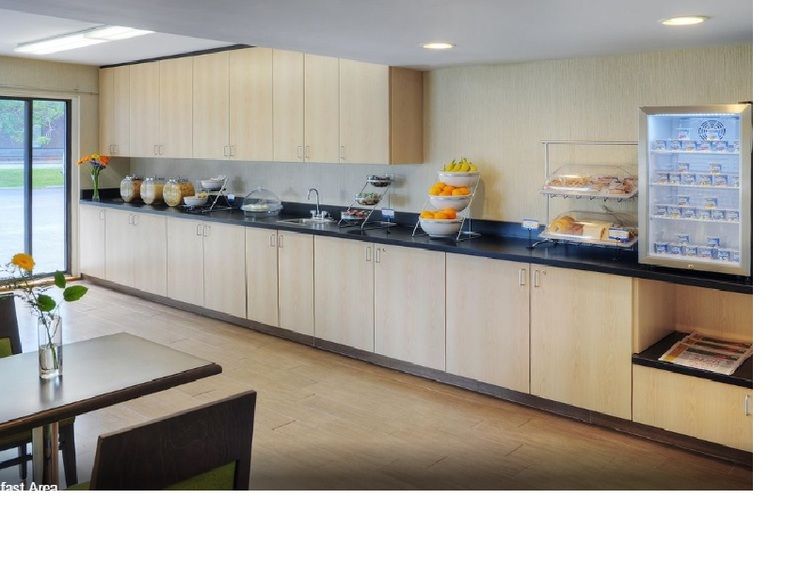 Ramada By Wyndham Kingston Motel ภายนอก รูปภาพ