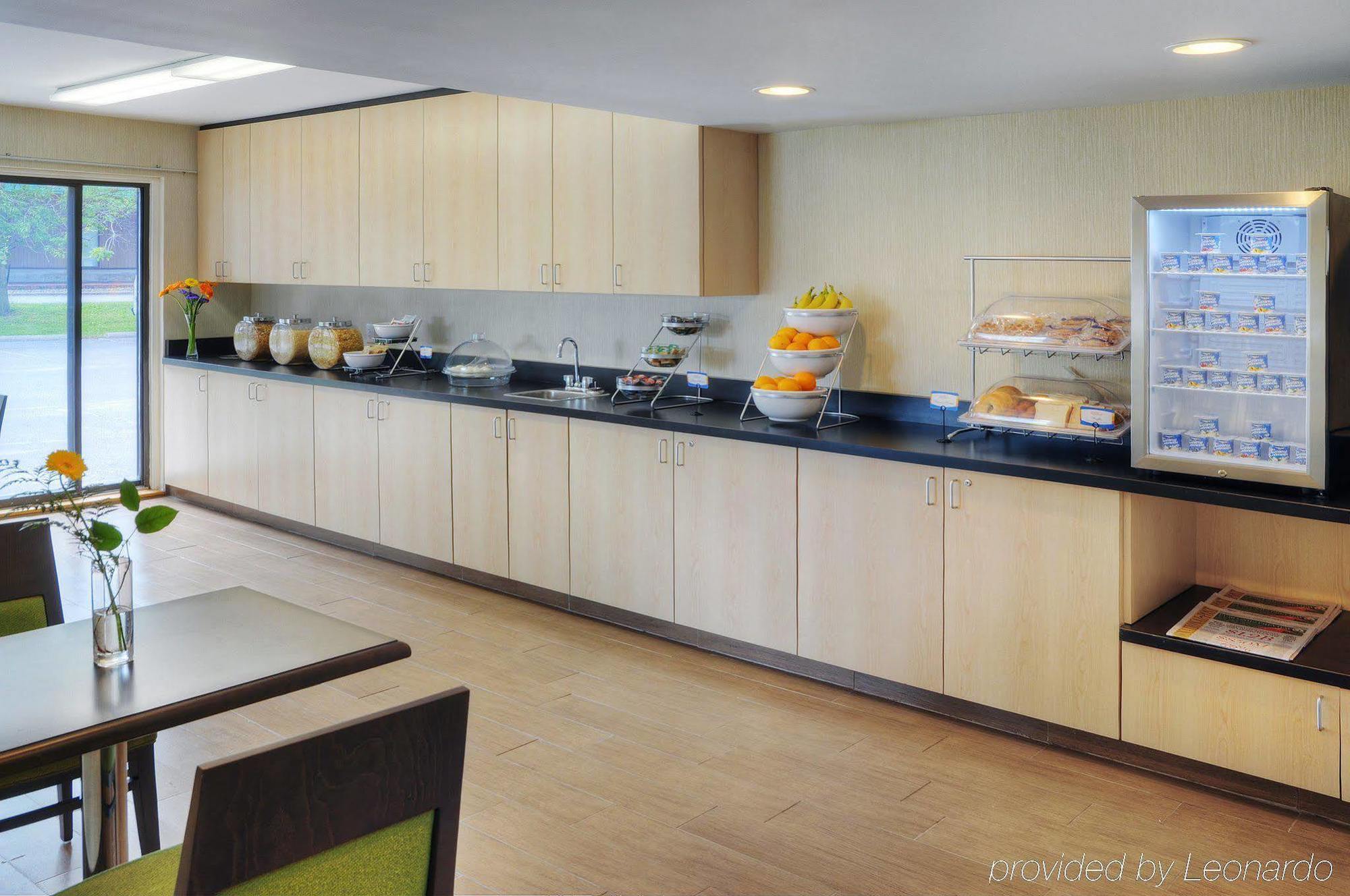 Ramada By Wyndham Kingston Motel ภายนอก รูปภาพ