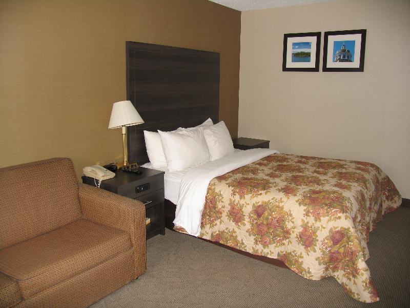 Ramada By Wyndham Kingston Motel ภายนอก รูปภาพ