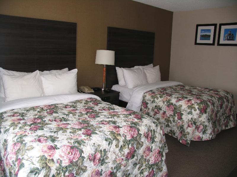 Ramada By Wyndham Kingston Motel ภายนอก รูปภาพ