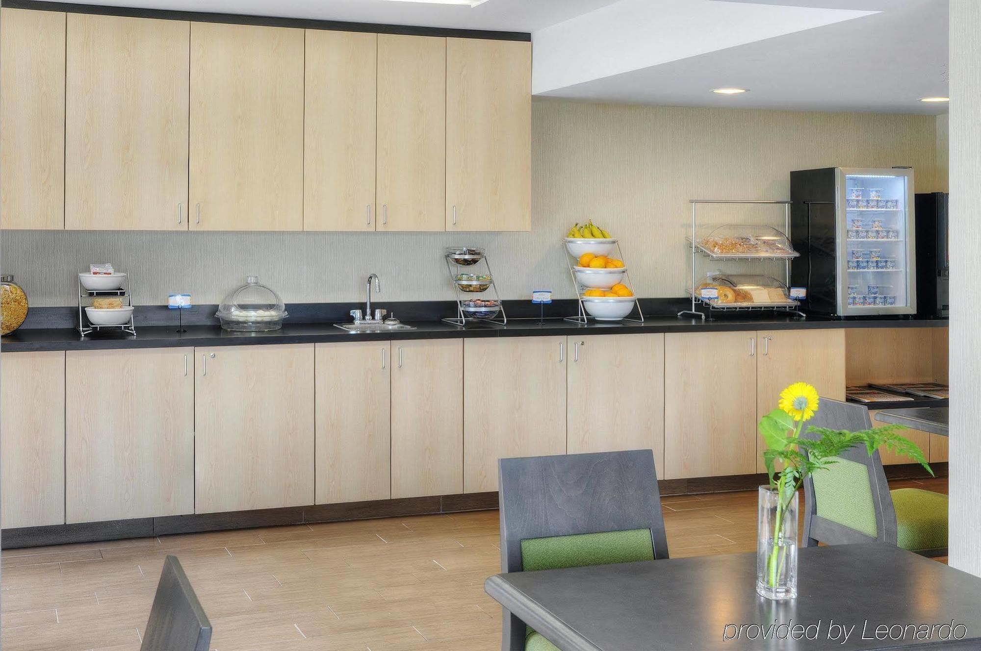 Ramada By Wyndham Kingston Motel ภายนอก รูปภาพ