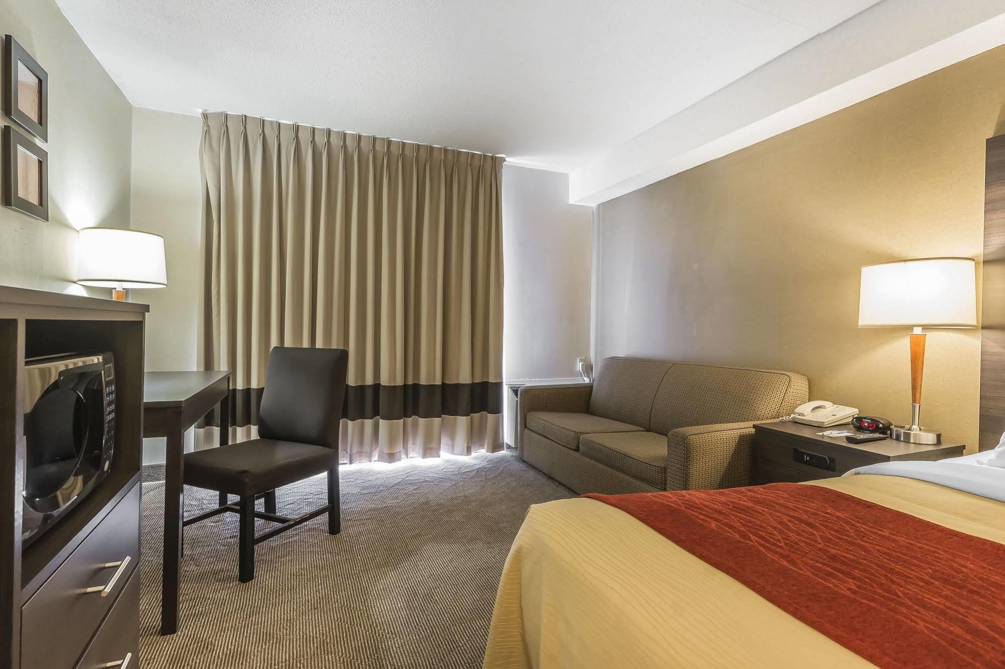 Ramada By Wyndham Kingston Motel ภายนอก รูปภาพ
