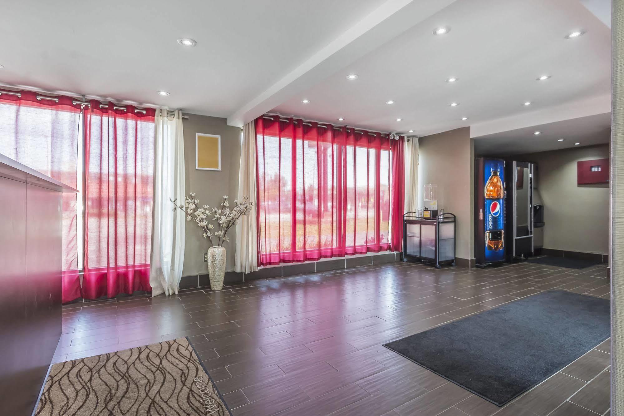 Ramada By Wyndham Kingston Motel ภายนอก รูปภาพ
