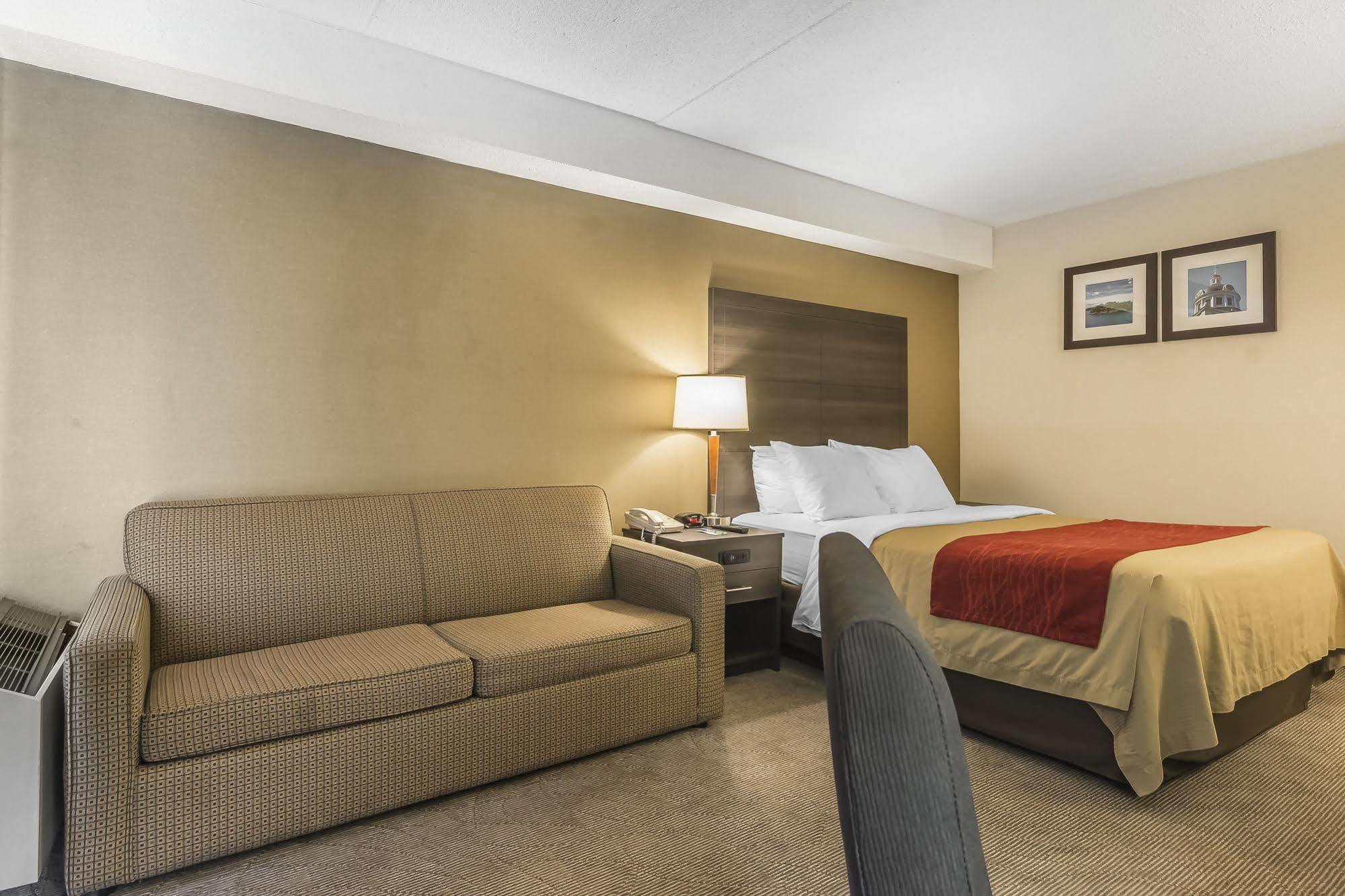 Ramada By Wyndham Kingston Motel ภายนอก รูปภาพ